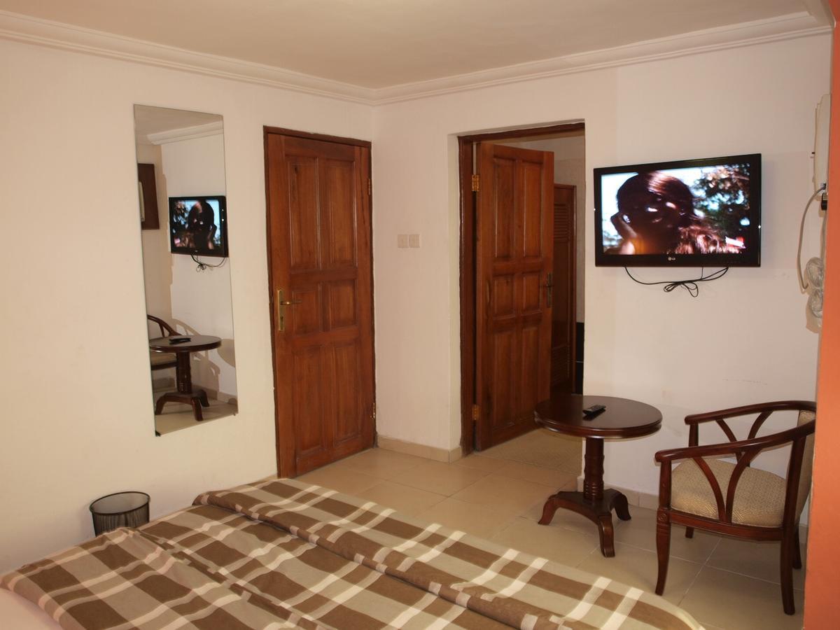 Apollo Hotel Lagos Esterno foto