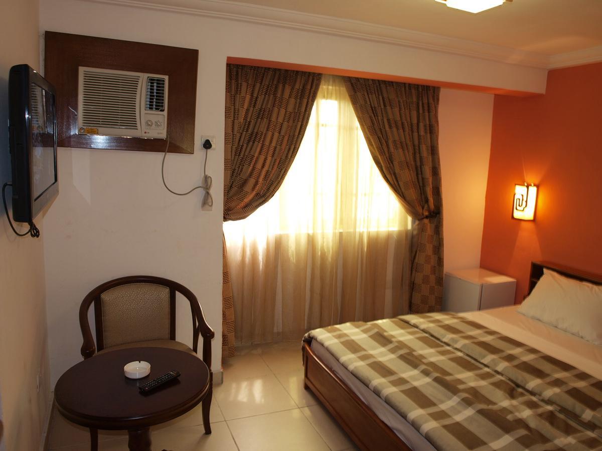 Apollo Hotel Lagos Esterno foto