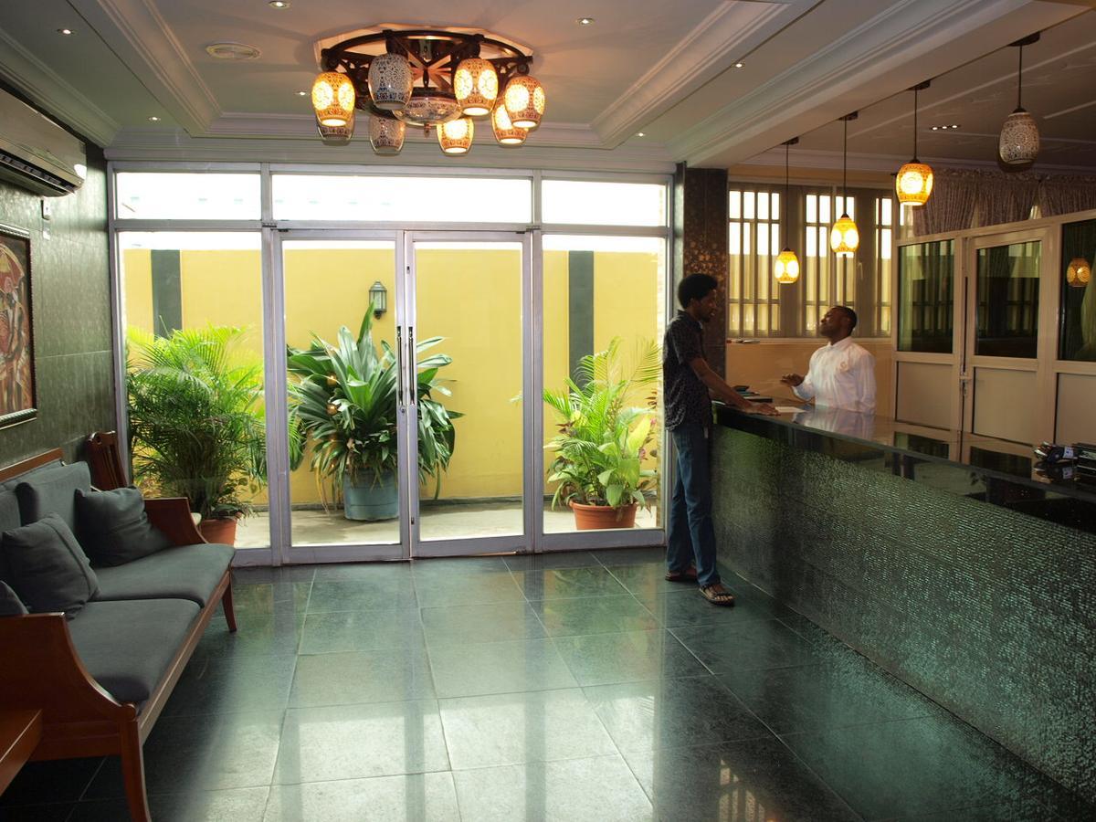 Apollo Hotel Lagos Esterno foto