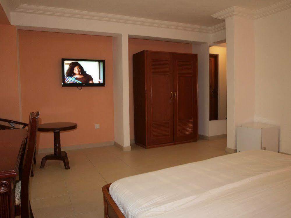Apollo Hotel Lagos Esterno foto